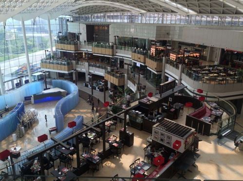 商場(chǎng)頂樓的困與光