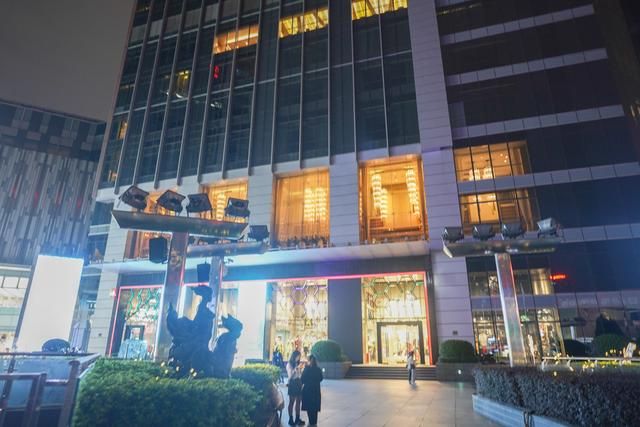 天河城 廣州最繁忙地鐵站上的商業神話